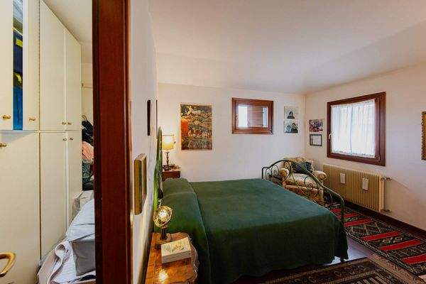 Eckhaus in Udine in der Via Grazzano