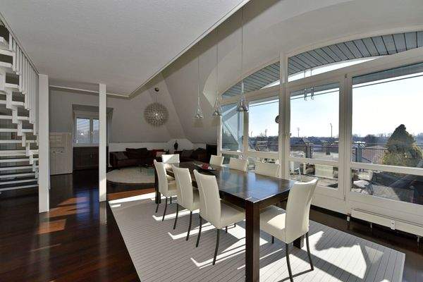 Wohn-/Essbereich 5.OG mit Treppe zur Galerie