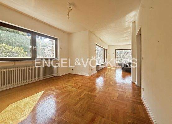 Blick vom Ess- ins Wohnzimmer