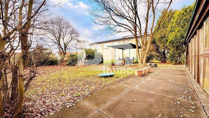 Terrasse / Teilüberdacht