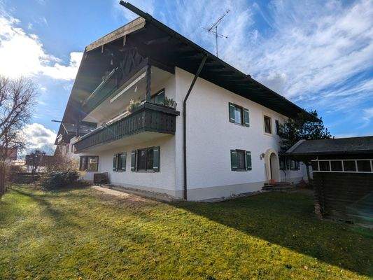 Nordostansicht des charmanten Mehrfamilienhauses