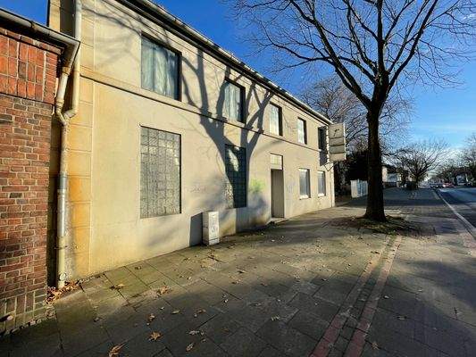 Verwaltungsgebäude von der Straßenseite