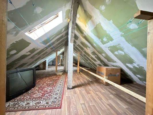 Spitzboden Haus Nr. 8