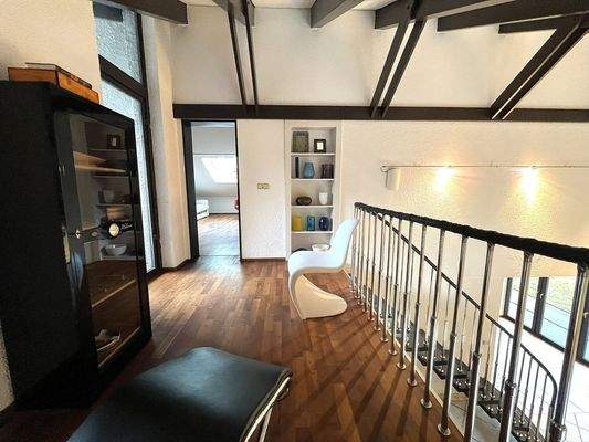 Blick zu den Räumlichkeiten im Dachgeschoss