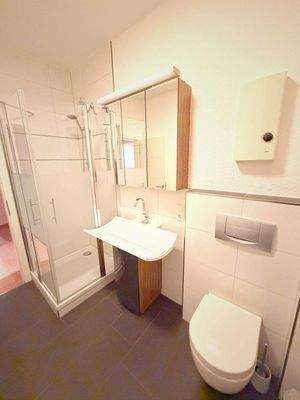 Möbliertes Badezimmer 