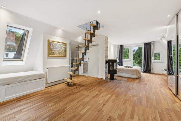 Schlafzimmer mit Zugang zum Arbeitszimmer