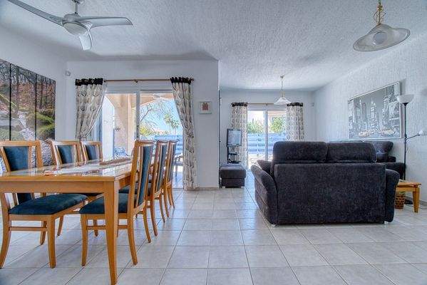 680767-detached-villa-for-sale-in-kato-paphos-univ