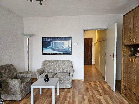 Wohn-/Schlafraum Richtung Flur