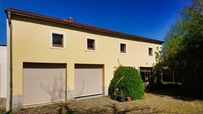 Garagen im Hof