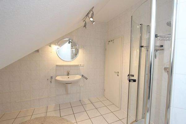 Badezimmer (obere Ebene)