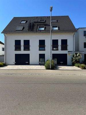 ... der Gebäudeteil mit Gewerbe (EG) und Wohnen