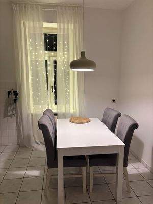 Küche mit Sitzmöglichkeit