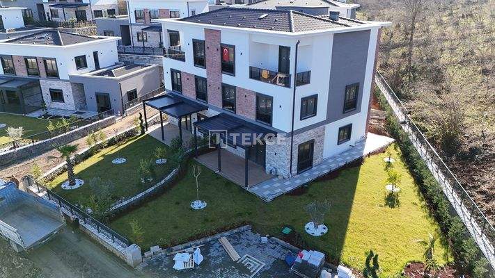 Sea View Houses Intertwined the Nature in Trabzon