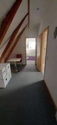 Blick vom Flur in das Zimmer