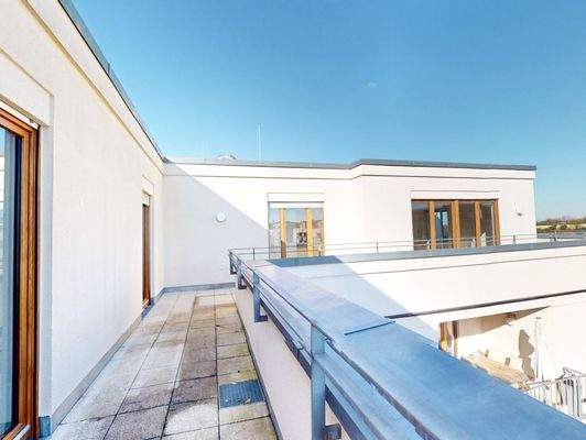 Großzügiger Eckbalkon