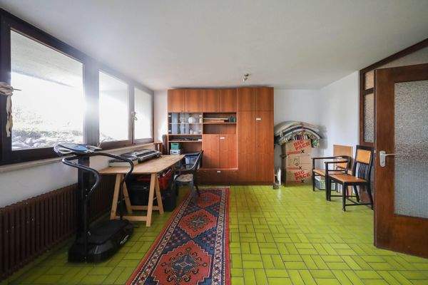 Wohn- und Schlafzimmer UG