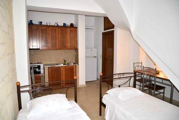 Kreta, Margarites: Renoviertes Steinhaus im Dorf zu verkaufen