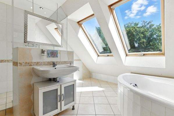 Badezimmer mit Badewanne