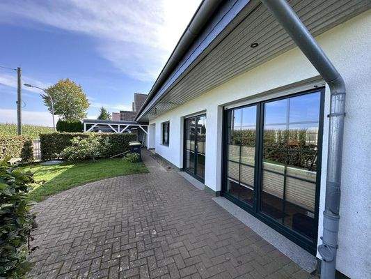 Terrasse Nord-Ost am Wohnzimmer 