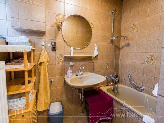 Bad mit Sitzbadewanne