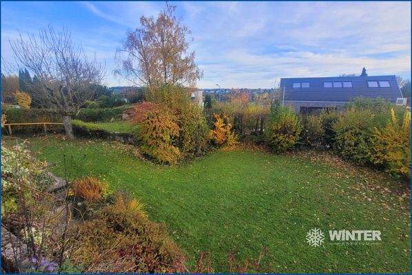 Blick von Terrasse in den Garten