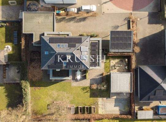 ... und durchdachter Außenanlage