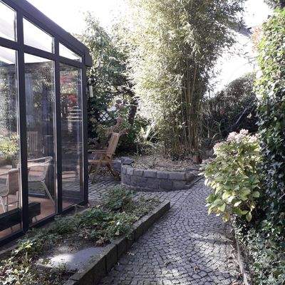 Winter und Garten mit Eingang