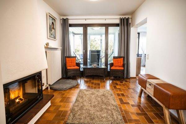 Gemütlicher Flur mit Holzofen 