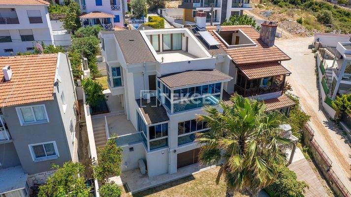 Seafront Furnished Villa with Marina View in Çeşme Dalyan