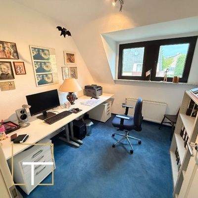 Helles Arbeitszimmer