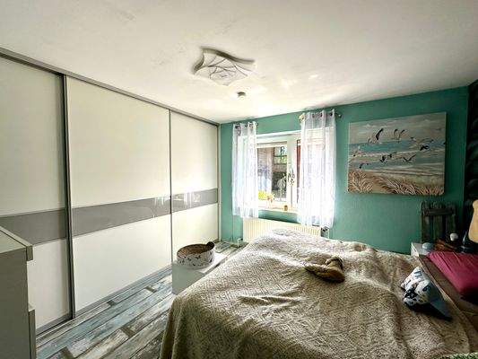 Schlafzimmer mit Einbauschrank 