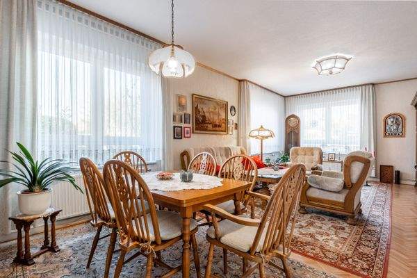 Bad-Bramstedt-Schönes-2-Parteienhaus-mit-sonnigem Garten-1