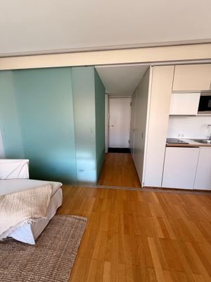 Wohnzimmer mit Blick in den Flur