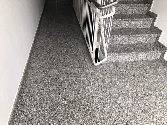 Treppenhaus mit Granit