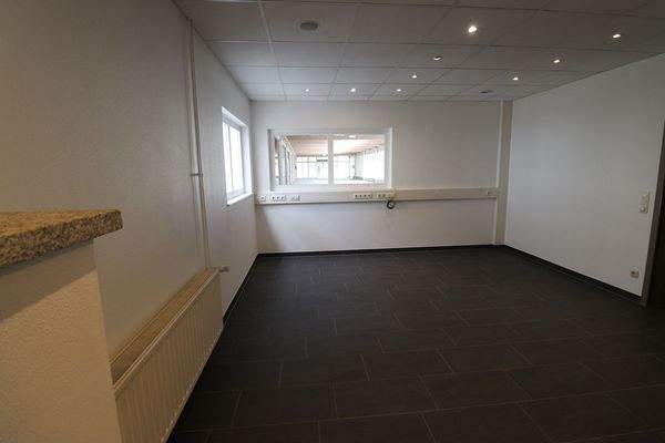 neu Büro Blick Richtung Hallen