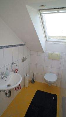 WC mit Fenster_Dachgeschoß.JPG