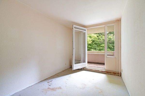 Zusätzliches Zimmer mit Zugang zum Balkon