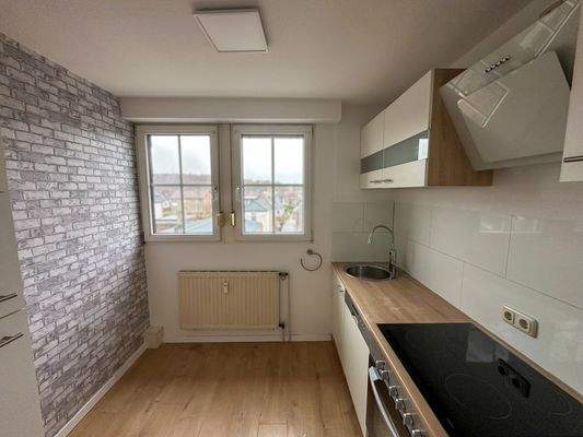 Moderne helle Küche