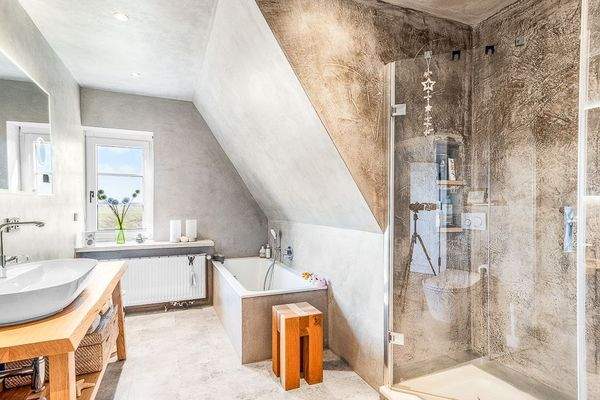 Vollbad im Dachgeschoss