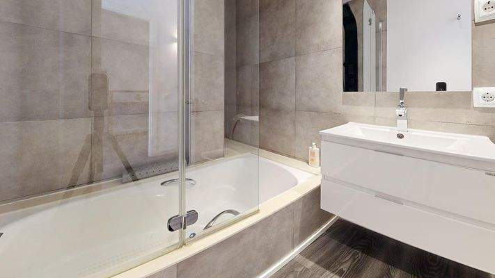 Contemporary-Apartment-for-Rent-in-Pollensa-with-terrace-space-Bathroom