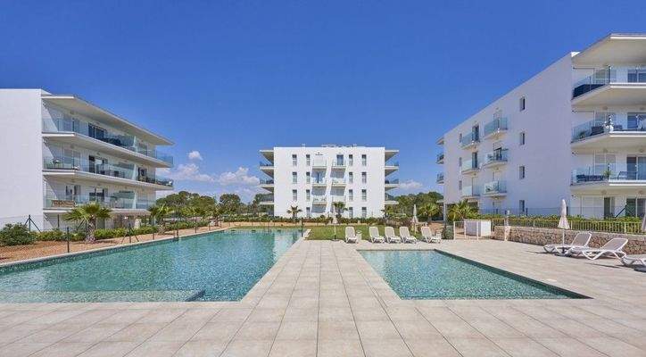 A4-Compass-Cala dOr-pool-may2025