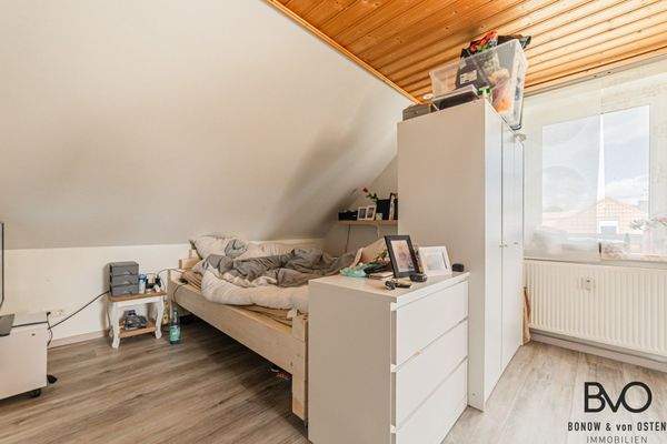 Blick vom Wohnbereich ins Schlafzimmer