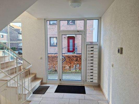 Hausflur und Briefkastenanlage