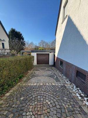 Einfahrt Garage