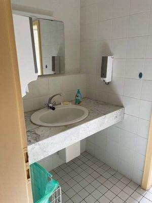1. OG Waschtisch Toilettenvorraum 2