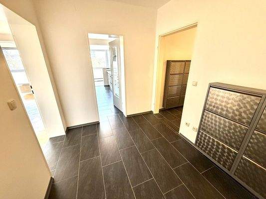 In Ihrer Essdiele gen Wohnzimmer & (Einbau)küche