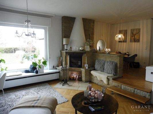 09 Wohnzimmer mit Kamin