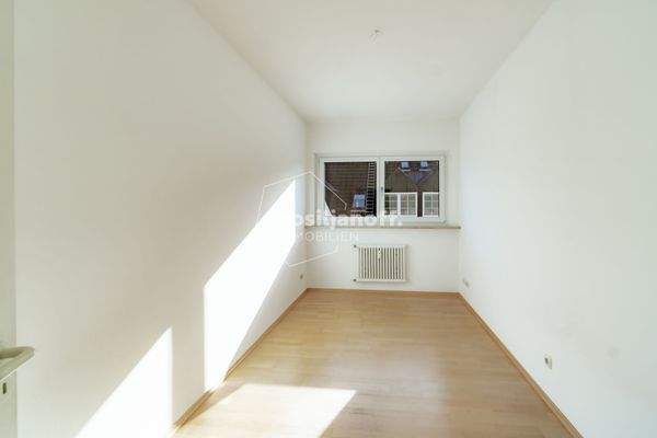 Zimmer III (Schlafen/Kind/Gast/Büro)