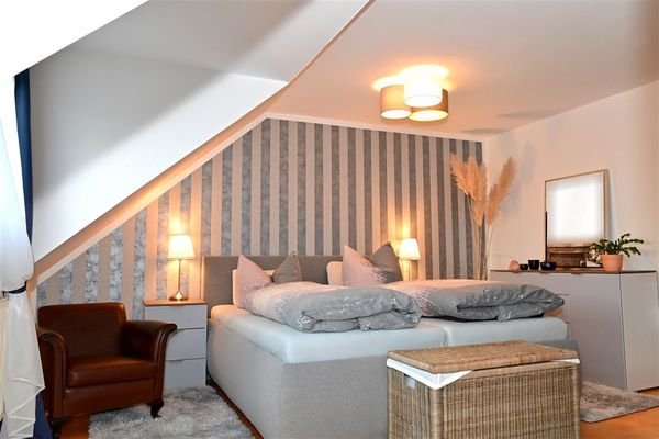Schlafzimmer 1