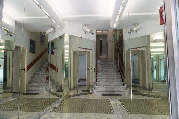 Nebeneingang (Büroei